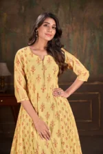 Women Foli Printed Cotton Kurti - Image 2