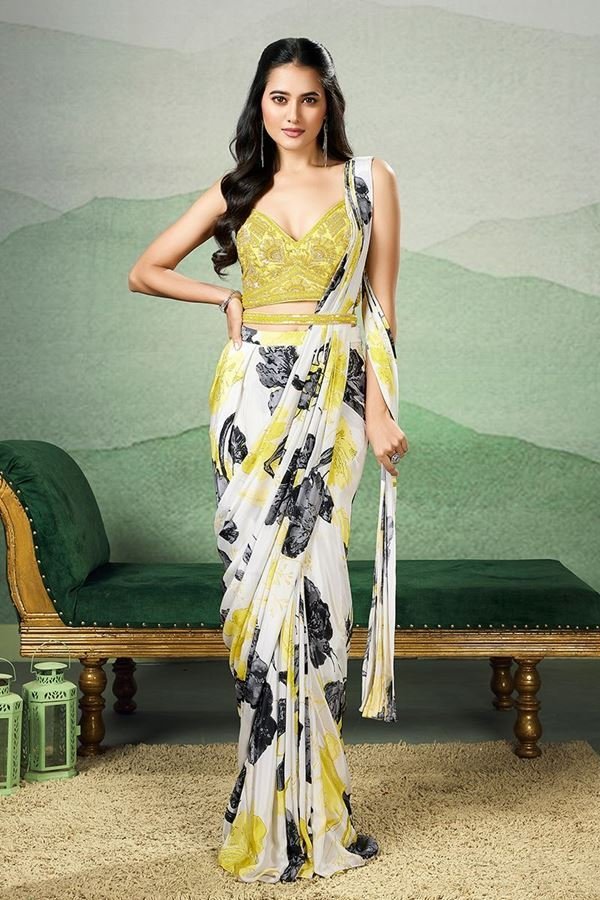 0144465_splendid-georgette-designer-saree-for-party-and-reception_900.jpeg Splendid Georgette Designer Saree for Party and Reception - Image 1